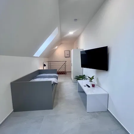 Zatisi 2 אולומוץ