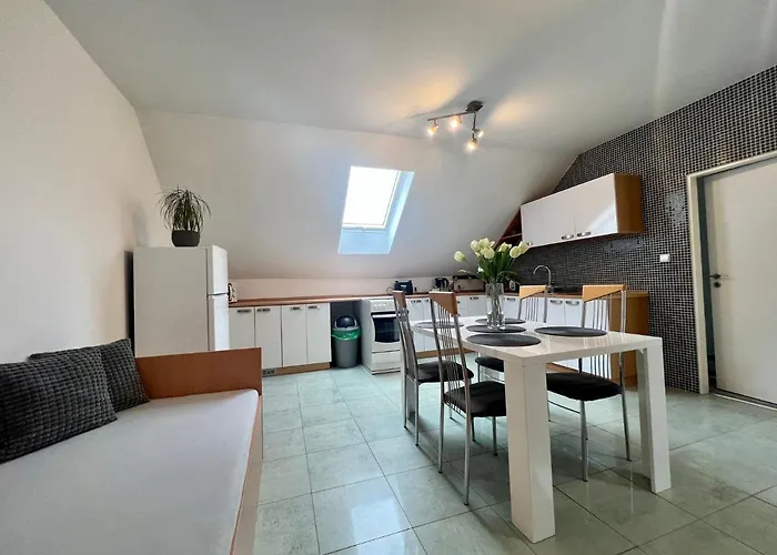 Zatisi 2 * 奥洛穆茨