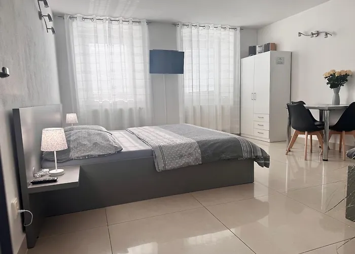 Zatisi 2 奥洛穆茨